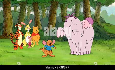 Tigger, lapin, Piglet, Winnie l'ourson, Roo & Lumpy film: Pooh'S Heffalump film (USA 2005) personnages: ,Lapin,Piglet,Winnie l'ourson,Roo & Lumpy Director: Frank Nissen 10 février 2005 **AVERTISSEMENT** cette photographie est destinée à un usage éditorial exclusif et est protégée par les droits d'auteur de DISNEY et/ou du photographe attribué par la Société de film ou de production et ne peut être reproduite que par des publications dans le cadre de la promotion du film ci-dessus. Un crédit obligatoire pour DISNEY est requis. Le photographe doit également être crédité lorsqu'il est connu. Aucune utilisation commerciale ne peut être accordée sans l'autorisation écrite de TH Banque D'Images