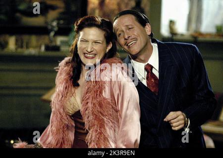 Ana Gasteyer & Steven Weber film: Reefer Madness (2005) personnages: Mae Coleman & Jack Stone Director: Andy Fickman 16 avril 2005 **AVERTISSEMENT** cette photographie est destinée à un usage éditorial exclusif et est protégée par les droits d'auteur de SHOWTIME NET et/ou du photographe attribué par la Société de film ou de production et ne peut être reproduite que par des publications dans le cadre de la promotion du film ci-dessus. Un crédit obligatoire pour SHOWTIME NET est requis. Le photographe doit également être crédité lorsqu'il est connu. Aucune utilisation commerciale ne peut être accordée sans l'autorisation écrite de la Société du film. Banque D'Images