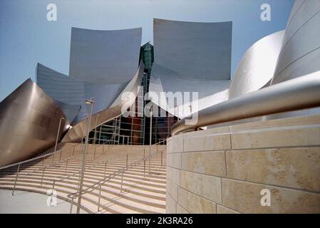 The Walt Disney concert Hall in Los Angeles film: Croquis de Frank Gehry (2005) Directeur: Sydney Pollack 10 septembre 2005 **AVERTISSEMENT** cette photographie est destinée à un usage éditorial exclusif et est protégée par les droits d'auteur des IMAGES SONY et/ou du photographe attribué par la société film ou production et ne peut être reproduite que par des publications dans le cadre de la promotion du film ci-dessus. Un crédit obligatoire pour SONY PICTURES est requis. Le photographe doit également être crédité lorsqu'il est connu. Aucune utilisation commerciale ne peut être accordée sans l'autorisation écrite de la Société du film. Banque D'Images