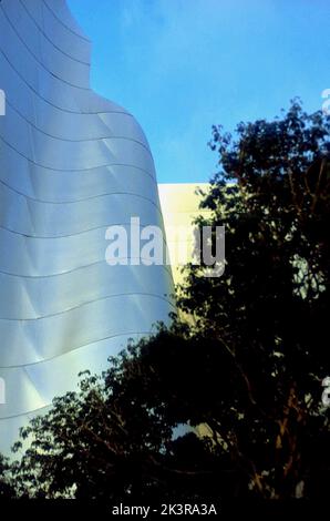 The Walt Disney concert Hall in Los Angeles film: Croquis de Frank Gehry (2005) Directeur: Sydney Pollack 10 septembre 2005 **AVERTISSEMENT** cette photographie est destinée à un usage éditorial exclusif et est protégée par les droits d'auteur des IMAGES SONY et/ou du photographe attribué par la société film ou production et ne peut être reproduite que par des publications dans le cadre de la promotion du film ci-dessus. Un crédit obligatoire pour SONY PICTURES est requis. Le photographe doit également être crédité lorsqu'il est connu. Aucune utilisation commerciale ne peut être accordée sans l'autorisation écrite de la Société du film. Banque D'Images