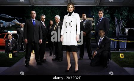 Michael Paul Chan, Raymond Cruz, J.K. Simmons, Anthony John Denison, Gina Ravera, G.W. Bailey, Kyra Sedgwick, Robert Gossett, Jon Tenney & Corey Reynolds Television: The Closer (2005) personnages : Lieutenant Mike Tao, détective Julio Sanchez, Chef adjoint Will Pope, Lieutenant Andy Flynn, détective Irene Daniels, détective Lt. Provenza, Chef adjoint Brenda Leigh Johnson, Commandant Taylor, Agent Fritz Howard et Sgt. David Gabriel Directeur: Michael M. Robin 13 juin 2005 **AVERTISSEMENT** cette photographie est destinée à un usage éditorial exclusif et est le copyright de WARNER BROS TV et/ou le photographe assigné par Th Banque D'Images