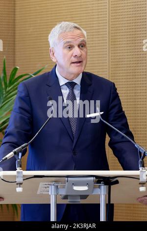 Vice-président de la Banque européenne d'investissement Kris Peeters photographié lors d'une visite du site de thérapie génique 'Campus UCB' de la société biopharmaceutique UCB à Braine-l'alleud', mercredi 28 septembre 2022. BELGA PHOTO BRUNO FAHY Banque D'Images