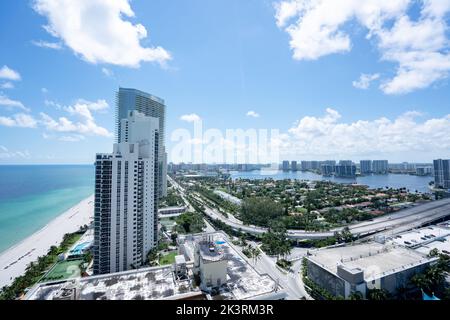 Vue aérienne de Sunny Isles Beach en Floride Etats-Unis Banque D'Images