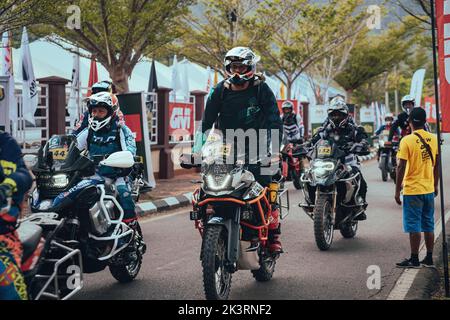 Pahang, Malaisie - 24 septembre 2022 motocyclistes au point de départ de l'événement Rimba RAID. Banque D'Images