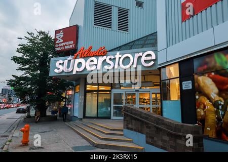 Avant du magasin Superstore Loblaws Atlantic. Chaîne de magasins de détail de supermarchés canadiens un seul magasin pour l'épicerie, l'électronique. HALIFAX, NOUVELLE-ÉCOSSE, CANADA - SEP 22 Banque D'Images