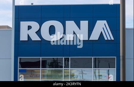 Avant du magasin du RONA. RONA est un détaillant canadien américain de grandes boîtes d'amélioration de la maison, jardin. HALIFAX, NOUVELLE-ÉCOSSE, CANADA - SEP 2022 Banque D'Images