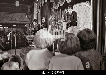 DAVE CLARK FIVE se présente au Tottenham Royal, Londres, en janvier 1964. Photo : Tony Gale Banque D'Images