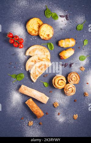 produits de boulangerie savoureux. vue du dessus. Banque D'Images