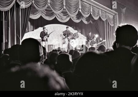 DAVE CLARK FIVE se présente au Tottenham Royal, Londres, en janvier 1964. Photo : Tony Gale Banque D'Images