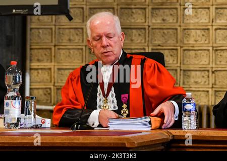 Président du tribunal Philippe Gorle photographié pendant la session de constitution du jury lors du procès assizes de Simon Janssens devant le tribunal des assises de la province de Liège à Liège, mercredi 28 septembre 2022. Simon Janssens est accusé d'avoir tué son voisin Cedric Carreel lors d'un différend en mars 2020. BELGA PHOTO JILL DELSAUX Banque D'Images