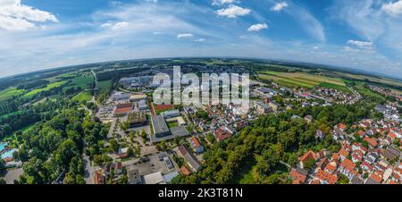 Vue aérienne sur la belle petite ville appelée Weißenhorn en Bavière Banque D'Images