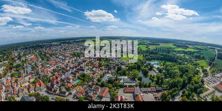 Vue aérienne sur la belle petite ville appelée Weißenhorn en Bavière Banque D'Images