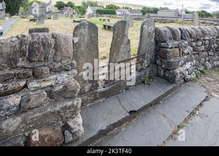 Un stile original intéressant adjacent à la porte Lych de l'église St Oswald à Horton à Ribblesdale Banque D'Images