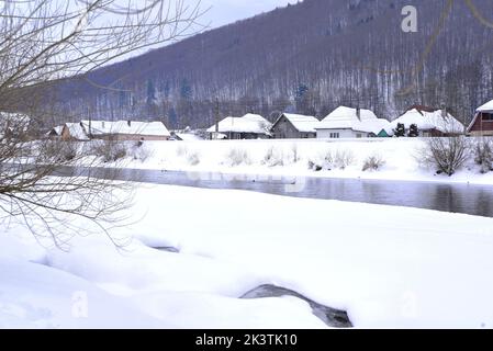 Paysage d'hiver avec des arbres couverts de neige Banque D'Images