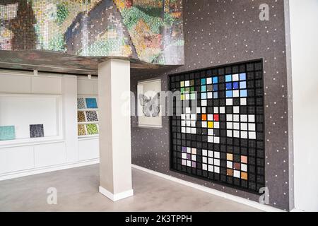 Vue partielle de la salle d'exposition de design intérieur Banque D'Images