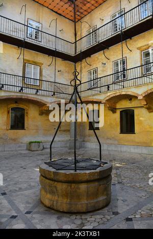 La cour intérieure de l'hôtel de ville de Ljubljana datant du 15th siècle, appelé Mestna Hisa, slovène. Situé sur la place de la ville ou à Mestni Trg, Ljubljana, Slovénie Banque D'Images