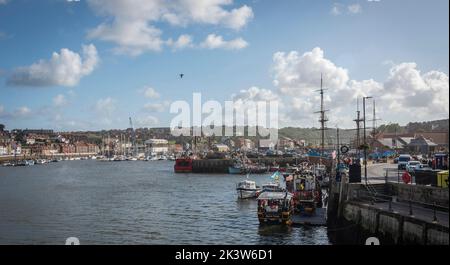 Port et ville balnéaire de Whitby dans le North Yorkshire, Royaume-Uni Banque D'Images