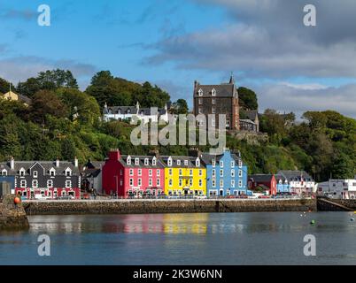 Tobermory, île de Mull, Royaume-Uni. 28th septembre 2022. ROYAUME-UNI. C'est l'hôtel Mishnish situé juste en face du port de Tobermory. L'hôtel a été mis à la vente avec des prix de plus de £1,95 millions. Credit: JASPERIMAGE / Alamy Live News Banque D'Images