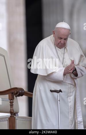 Cité du Vatican, Vatican, le 28 septembre 2022- le pape François lors de son audience générale hebdomadaire sur la place Saint-Pierre. Crédit: Maria Grazia Picciarella/Alay Live News Banque D'Images