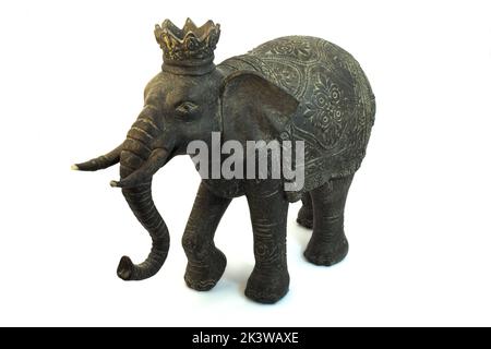 Souvenir indien traditionnel. Sculpture décorative d'éléphant isolée sur blanc Banque D'Images