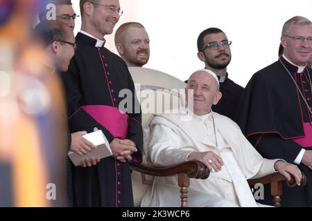 Vatican, Vatican, le 28 septembre 2022. Le pape François lors de son audience générale hebdomadaire sur la place Saint-Pierre. Crédit: Maria Grazia Picciarella/Alay Live News Banque D'Images