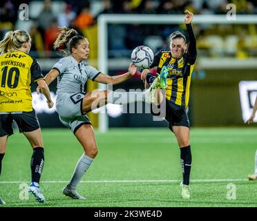 Paris Lieke Martens et Hanna Wijk de Hacken lors de la deuxième manche de la Ligue des champions de l'UEFA, deuxième match de qualification entre BK Hacken FF et Paris Saint-Germain Féminines au stade Hisingen de Göteborg, en Suède, mercredi 28 septembre 2022. Photo: Adam Ihse / TT / code 9200 ***SUÈDE OUT*** Banque D'Images