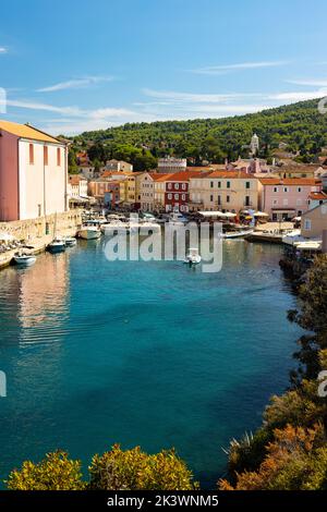 Port et ville de Veli Losinj en Croatie Banque D'Images