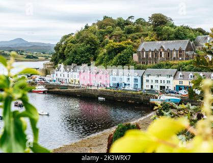 Maisons peintes de Portree, une ville sur, et capitale de, l'île de Skye dans les Hébrides intérieures de l'Écosse Banque D'Images