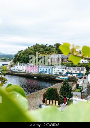 Maisons peintes de Portree, une ville sur, et capitale de, l'île de Skye dans les Hébrides intérieures de l'Écosse Banque D'Images
