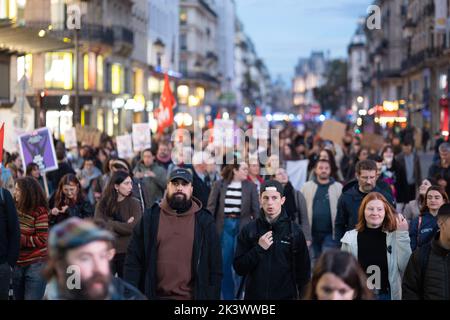 Point de vue général des manifestants lorsqu'ils participent à un rassemblement sur les droits à l'avortement lors de la Journée internationale de l'avortement sans risque annuelle à Paris sur 28 septembre 2022. Photo de Raphael Lafargue/ABACAPRESS.COM Banque D'Images
