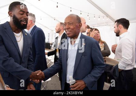 Austin Texas États-Unis, 24 septembre 2022: Le maire de Houston SYLVESTER TURNER salue les admirateurs après avoir parlé sur un panel au festival annuel de Tribune du Texas dans le centre-ville d'Austin. ©Bob Daemmrich Banque D'Images