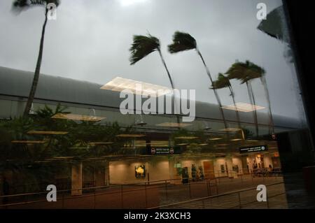 FORT LAUDERDALE, FL - le 22 SEPTEMBRE 2022 : l'ouragan Ian fait de la Floride un ouragan dangereux de catégorie 4. Dossier historique photos des ouragans dans le sud de la Floride personnes: Destruction des ouragans crédit: Storms Media Group/Alay Live News Banque D'Images