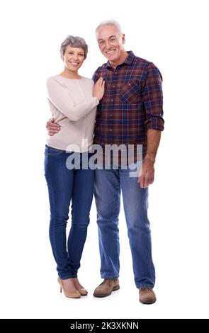 Shes mon seul et unique. Studio portrait d'un couple de personnes âgées heureux isolé sur blanc. Banque D'Images