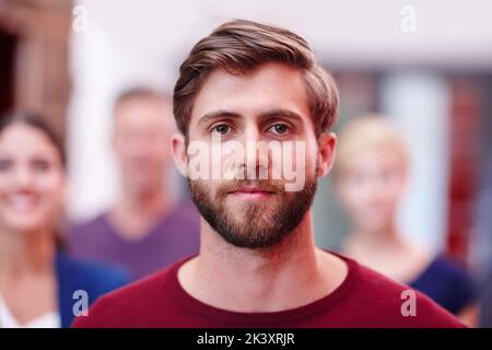 Transformer mes rêves en réalité. Portrait rogné d'un jeune professionnel de la création au bureau. Banque D'Images