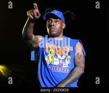 **PHOTO DE FICHIER** Coolio est décédé. BOCA RATON - 16 NOVEMBRE : Coolio se produit pendant le festival de musique Lotos à l'amphithéâtre Mizner Park à 16 novembre 2019, à Boca Raton, en Floride. Crédit : mpi04/MediaPunch Banque D'Images