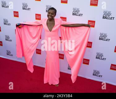 New York, États-Unis. 28th septembre 2022. Deborah Roberts arrive mercredi, à 28 septembre 2022, sur le tapis rouge au Gala de mode d'automne 2022 du Ballet de la ville de New York, au David H. Koch Theatre de New York. Photo de Gabriele Holtermann/UPI crédit: UPI/Alay Live News Banque D'Images