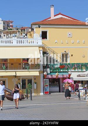 Parga, Grèce, lundi 12 septembre 2022 Marche à pied dans la ville à l'exploration de temps impressions d'arrière-plan Banque D'Images