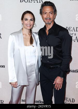 LOS ANGELES, CALIFORNIE, ÉTATS-UNIS - SEPTEMBRE 28 : L'ancienne actrice et ancienne mannequin américaine Talisa Soto et le mari/acteur américain Benjamin Bratt arrivent à la première à Los Angeles de « la mode pour Un dollar » de Quiver distribution qui s'est tenue au complexe théâtral de la Guilde des réalisateurs de l'Amérique à 28 septembre 2022 à Los Angeles, Californie, États-Unis. (Photo de Xavier Collin/image Press Agency) Banque D'Images