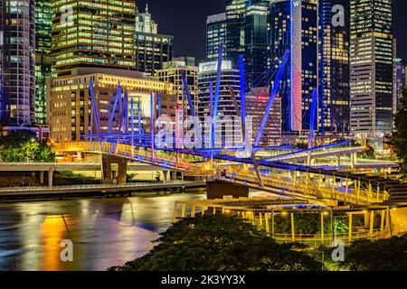 Brisbane, Australie - Pont de Kurilpa illuminé la nuit Banque D'Images