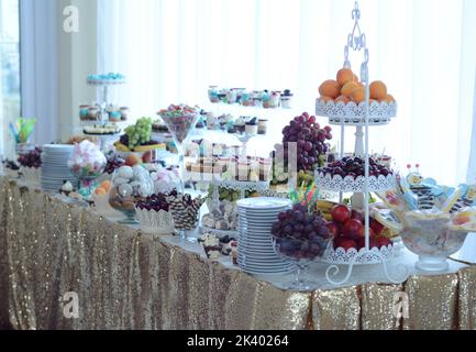 Barre de bonbons. Table avec bonbons, bonbons, dessert. Barre de bonbons Banque D'Images