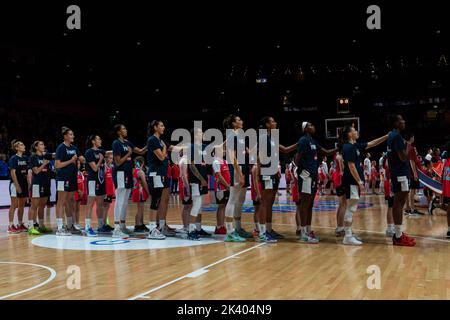 Sydney, Australie. 29th septembre 2022. L'équipe nationale française pendant les hymnes nationaux avant la coupe du monde FIBA Womens 2022 quart de finale entre la Chine et la France au Superdome de Sydney à Sydney, en Australie. (Foto: NOE Llamas/Sports Press photo/C - DÉLAI D'UNE HEURE - ACTIVER FTP SEULEMENT SI LES IMAGES DE MOINS D'UNE HEURE - Alay) crédit: SPP Sport Press photo. /Alamy Live News Banque D'Images