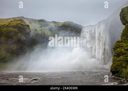 SKOGAFOSS SKOGAR ISLANDE Banque D'Images