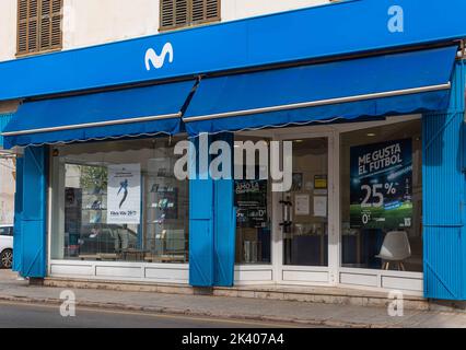 Felanitx, Espagne; septembre 21 2022: Façade principale d'un magasin de la société multinationale de télécommunications Movistar, dans la ville de Majorcan de Felanitx, Banque D'Images