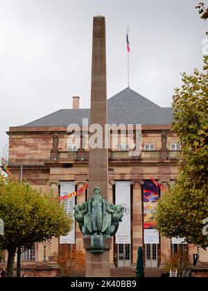 Mémorial du général Philippe Leclerc, leader français de la Seconde Guerre mondiale, place Broglie, devant le Théâtre de Strasbourg, Strasbourg, France. Banque D'Images