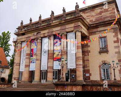 Opéra national du Rhin, fêtant ses 50 ans, situé sur la place Broglie, sur la Grande Île, dans le centre-ville de Strasbourg, France. Banque D'Images