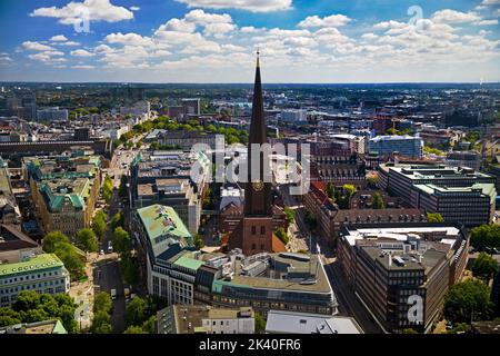 Vue sur la ville d'en haut avec l'église Saint-Jacques, Hambourg, Allemagne, Hambourg Banque D'Images