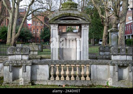 Le mausolée de Soane se trouve dans le cimetière de l'église Old St Pancras Banque D'Images