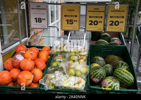 Copenhague /Danemark/29 septembre 2022/magasin d'alimentation forte inflations et prix élevés des aliments à l'épicerie de Kastrup (photo..Francis DJoseph n/Dean Pictures. Banque D'Images