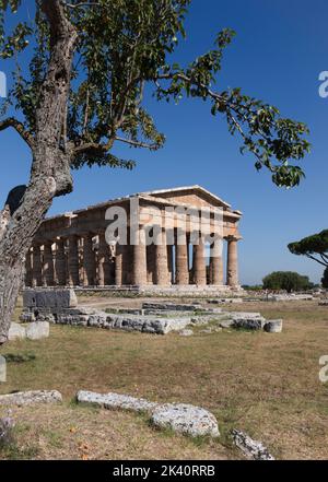 Le Temple de Hera II (également connu sous le nom de Temple de Neptune) à Paestum en Campanie est un ancien temple dorique grec construit autour de 460 - 450 BCE. Banque D'Images