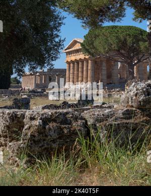 Les temples de Hera I & II (également connu sous le nom de Temple de Neptune) à Paestum en Campanie est un ancien temple dorique grec construit autour de 460 - 450 BCE. Banque D'Images